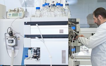 Troubleshooting Alat Laboratorium: Spektrofotometer, HPLC, dan Timbangan Analitik